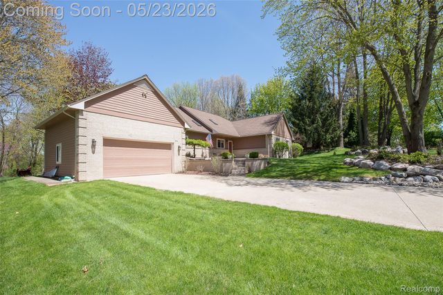 6093 Rosewood Parkway, White Lake Charter Township, MI 48383
