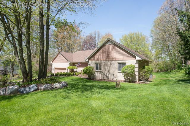 6093 Rosewood Parkway, White Lake Charter Township, MI 48383
