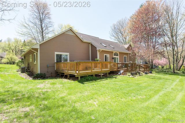 6093 Rosewood Parkway, White Lake Charter Township, MI 48383