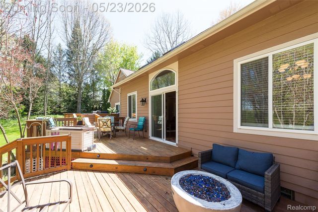 6093 Rosewood Parkway, White Lake Charter Township, MI 48383