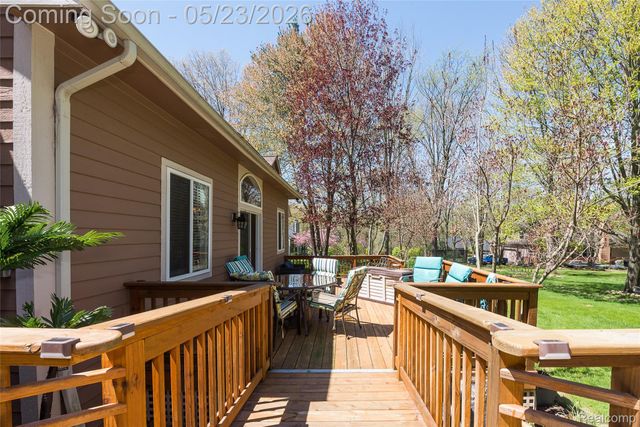 6093 Rosewood Parkway, White Lake Charter Township, MI 48383