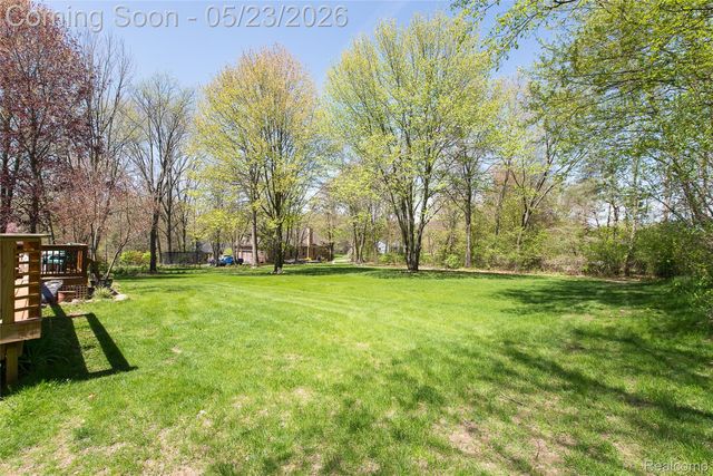 6093 Rosewood Parkway, White Lake Charter Township, MI 48383