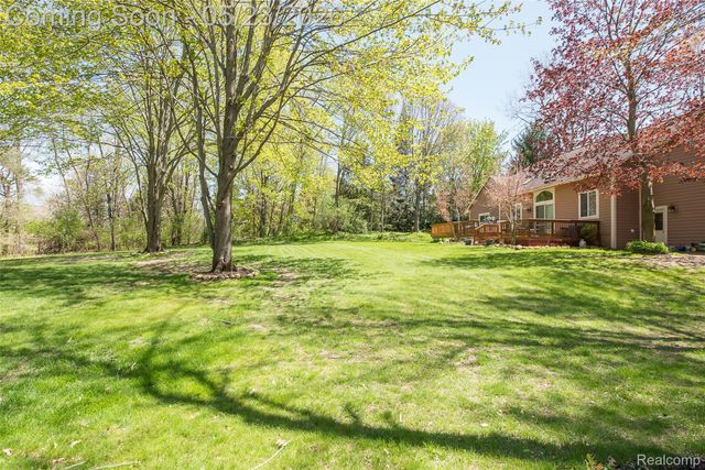 6093 Rosewood Parkway, White Lake Charter Township, MI 48383