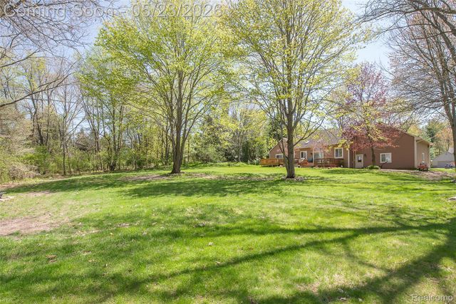 6093 Rosewood Parkway, White Lake Charter Township, MI 48383
