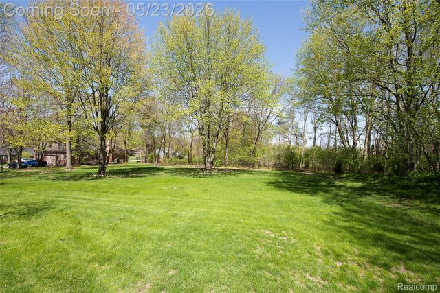 6093 Rosewood Parkway, White Lake Charter Township, MI 48383