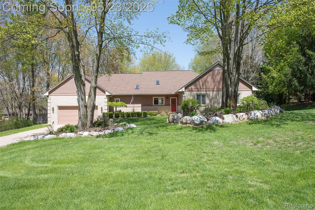 6093 Rosewood Parkway, White Lake Charter Township, MI 48383