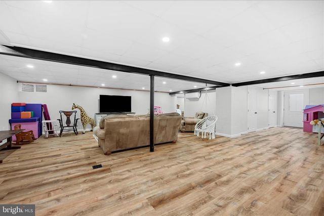 145 GERALD AVE, Orwigsburg, PA 17961