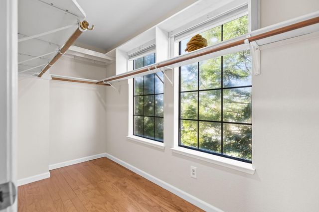 1369 Sun Tree Dr, Roseville, CA 95661