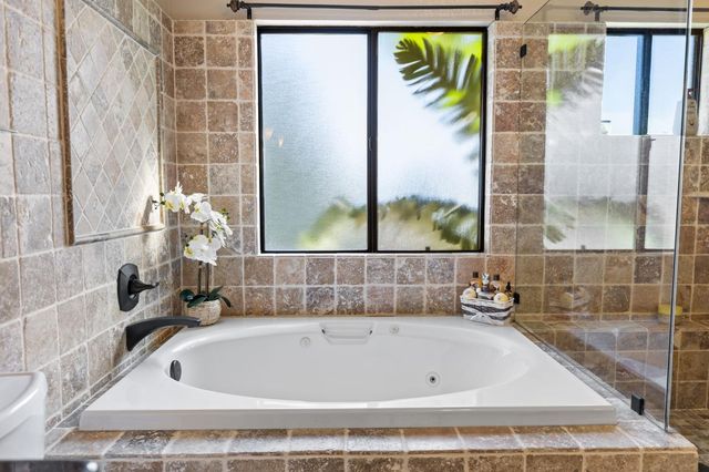 1369 Sun Tree Dr, Roseville, CA 95661