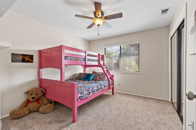 1369 Sun Tree Dr, Roseville, CA 95661