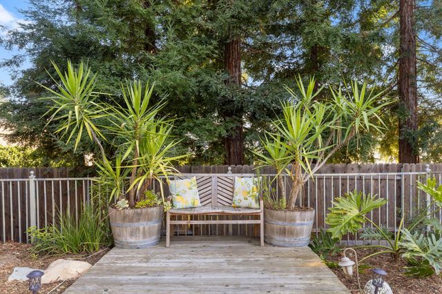 1369 Sun Tree Dr, Roseville, CA 95661