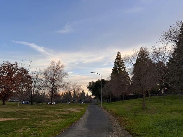 1369 Sun Tree Dr, Roseville, CA 95661