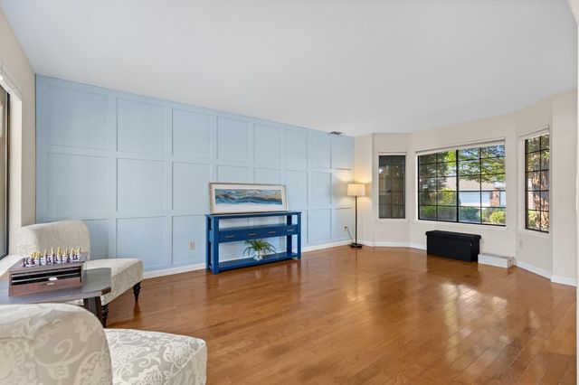 1369 Sun Tree Dr, Roseville, CA 95661