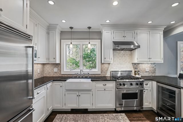 401 Jelliff Mill Road, New Canaan, CT 06840