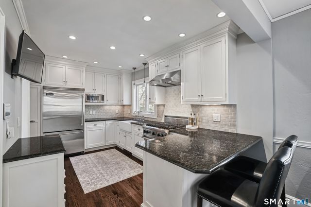 401 Jelliff Mill Road, New Canaan, CT 06840