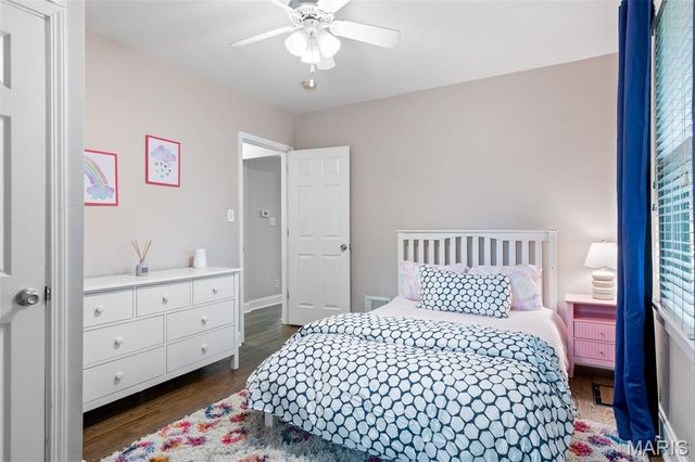 886 Warwick Lane, Glendale, MO 63122