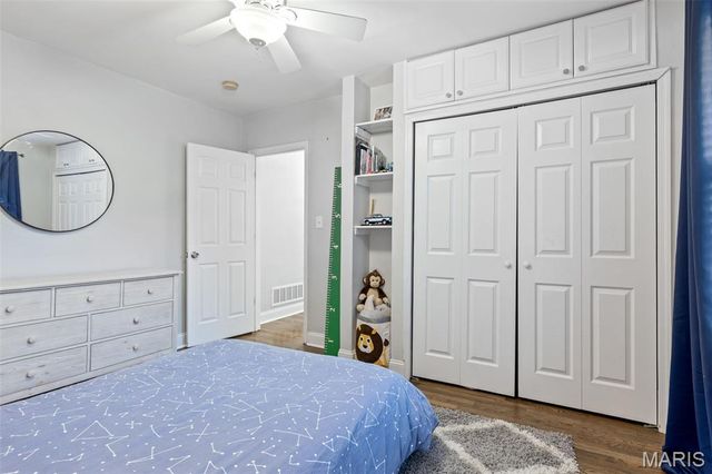 886 Warwick Lane, Glendale, MO 63122