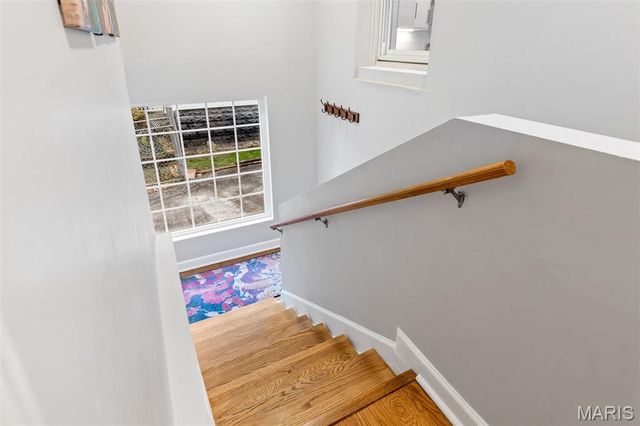 886 Warwick Lane, Glendale, MO 63122