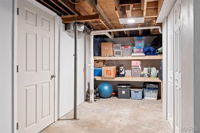 886 Warwick Lane, Glendale, MO 63122