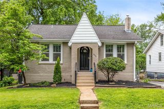 886 Warwick Lane, Glendale, MO 63122