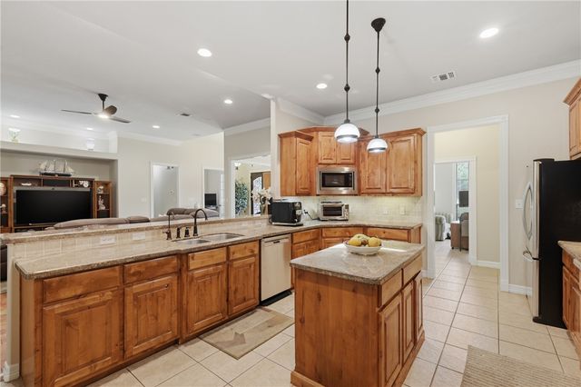 4755 Johnson Creek Loop, College Station, TX 77845