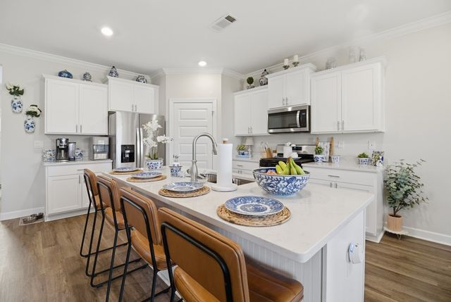 572 Golden Oaks Circle, Dothan, AL 36301