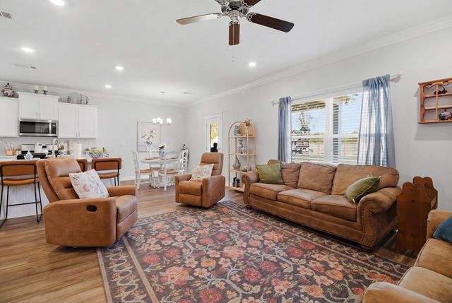 572 Golden Oaks Circle, Dothan, AL 36301