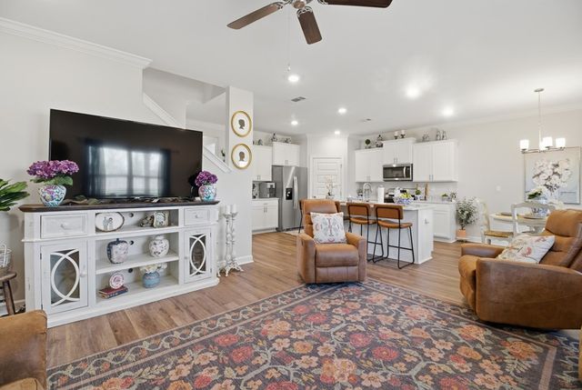 572 Golden Oaks Circle, Dothan, AL 36301