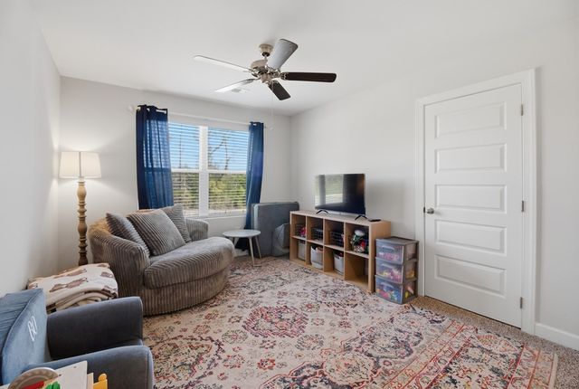 572 Golden Oaks Circle, Dothan, AL 36301