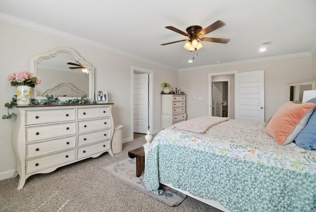 572 Golden Oaks Circle, Dothan, AL 36301