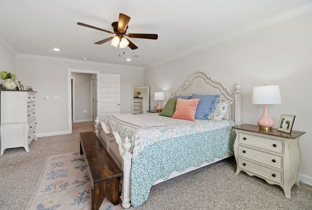 572 Golden Oaks Circle, Dothan, AL 36301