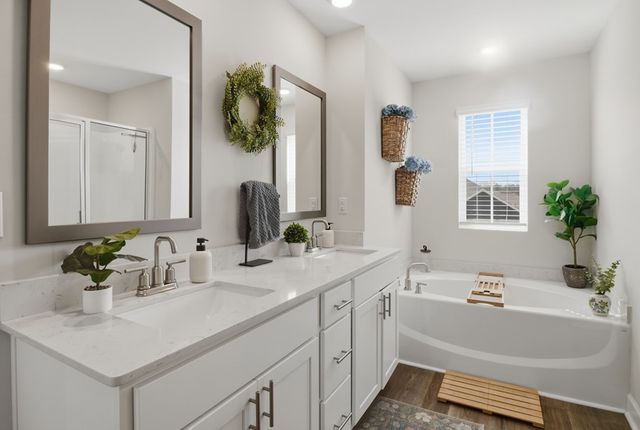 572 Golden Oaks Circle, Dothan, AL 36301