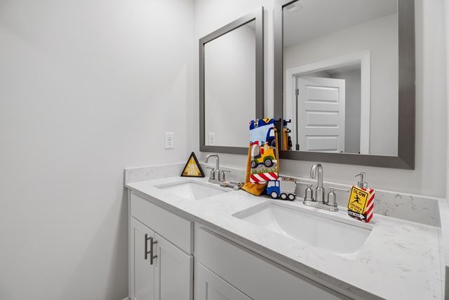 572 Golden Oaks Circle, Dothan, AL 36301