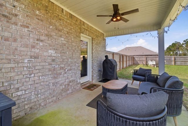 572 Golden Oaks Circle, Dothan, AL 36301