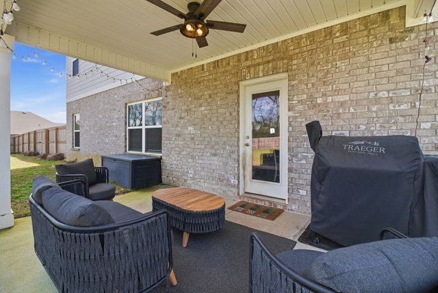 572 Golden Oaks Circle, Dothan, AL 36301