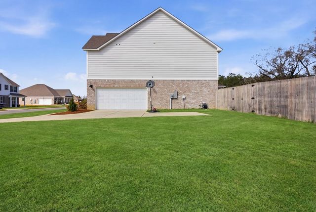 572 Golden Oaks Circle, Dothan, AL 36301