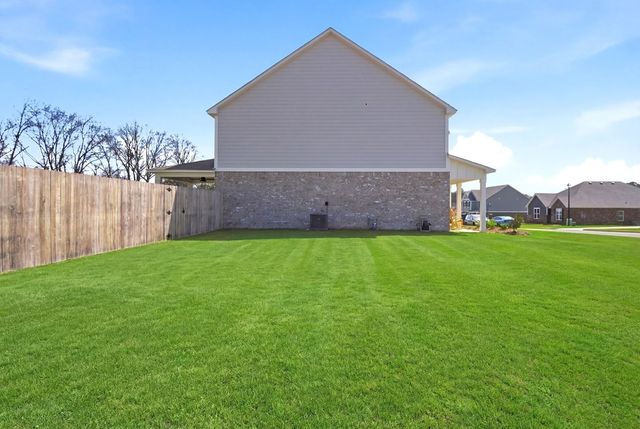 572 Golden Oaks Circle, Dothan, AL 36301