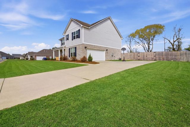 572 Golden Oaks Circle, Dothan, AL 36301