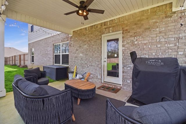 572 Golden Oaks Circle, Dothan, AL 36301