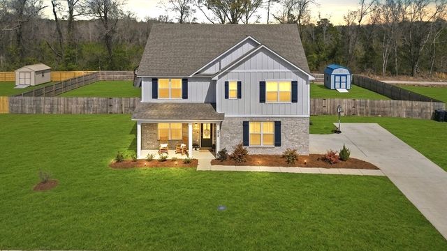 572 Golden Oaks Circle, Dothan, AL 36301