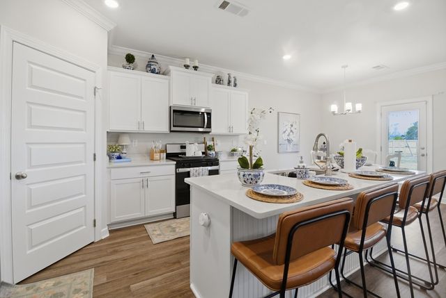 572 Golden Oaks Circle, Dothan, AL 36301