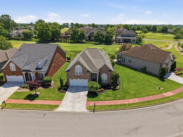 1145 Isaac Franklin Dr, Gallatin, TN 37066