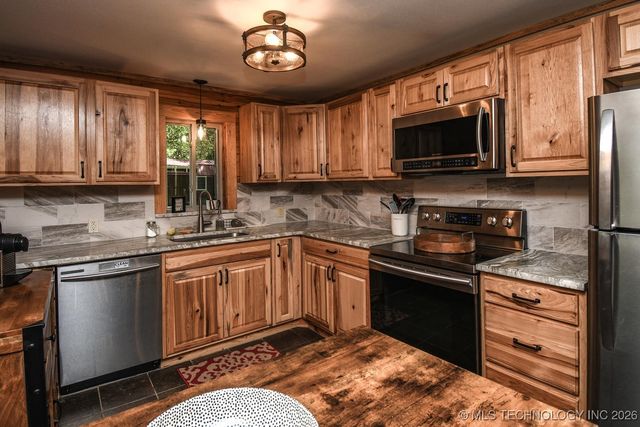 420 Deer Lake Drive, Kansas, OK 74347