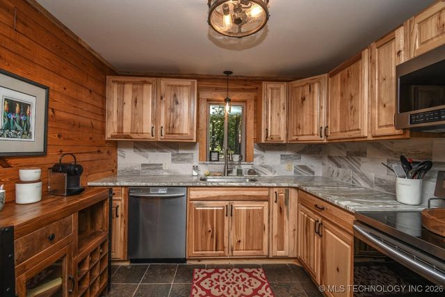 420 Deer Lake Drive, Kansas, OK 74347