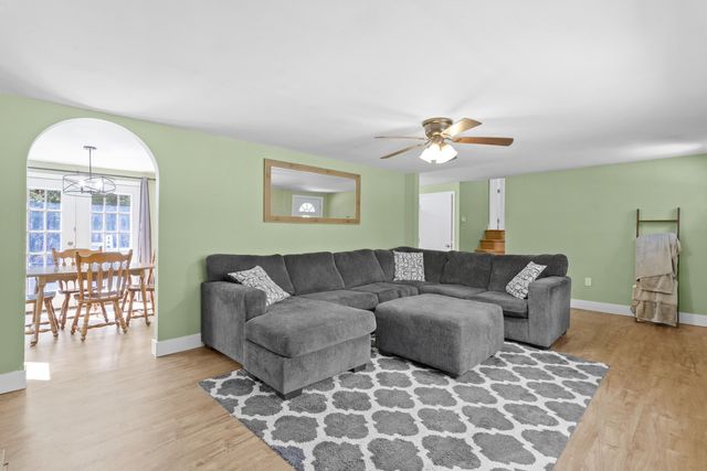567 N Stark Highway, Weare, NH 03281