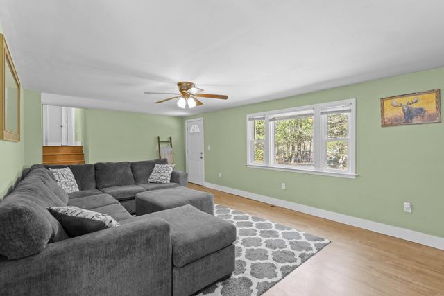 567 N Stark Highway, Weare, NH 03281