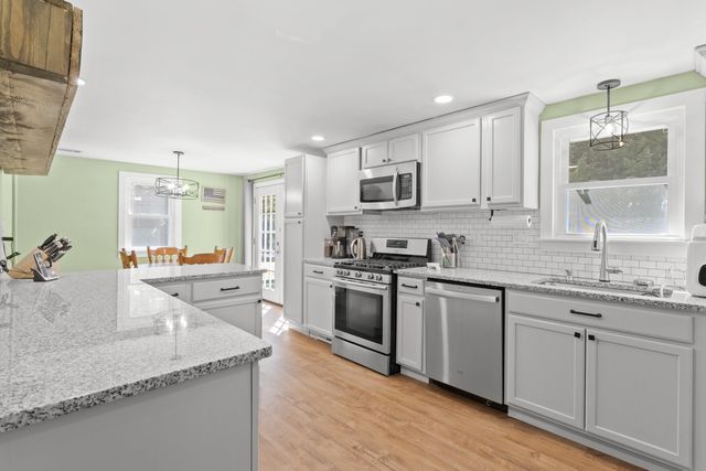567 N Stark Highway, Weare, NH 03281