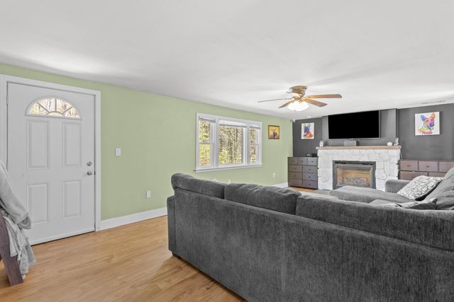 567 N Stark Highway, Weare, NH 03281