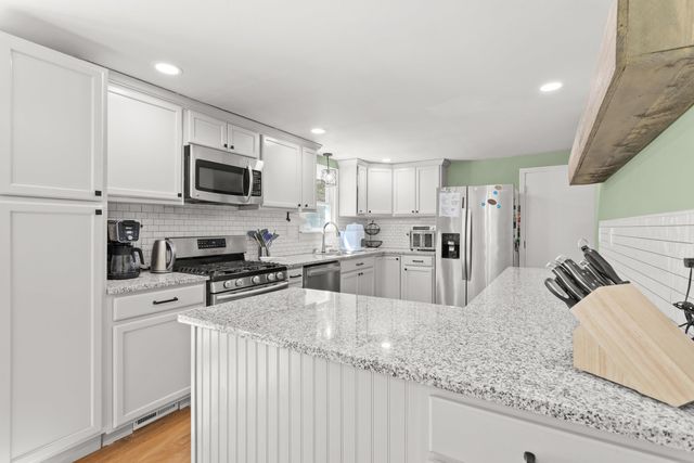 567 N Stark Highway, Weare, NH 03281