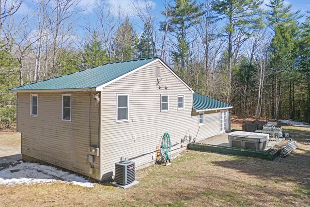 567 N Stark Highway, Weare, NH 03281